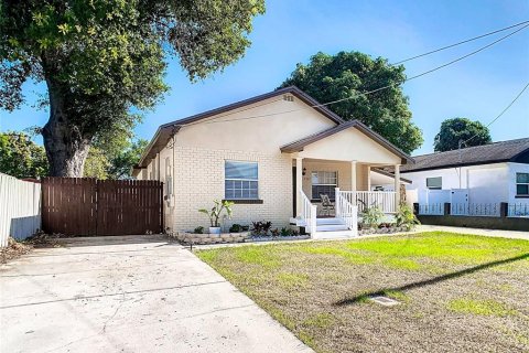 Villa ou maison à Tampa, Floride 3 chambres, 126.63 m2 № 2202040