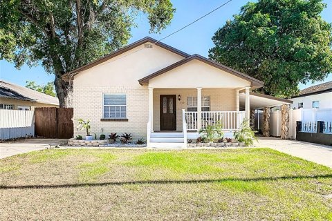 Villa ou maison à louer à Tampa, Floride: 3 chambres, 126.63 m2 № 2202040 - photo 2