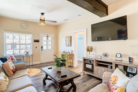 Villa ou maison à louer à Tampa, Floride: 3 chambres, 126.63 m2 № 2202040 - photo 10