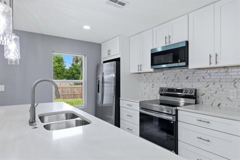 Villa ou maison à vendre à Bradenton, Floride: 5 chambres, 218.78 m2 № 2148260 - photo 18