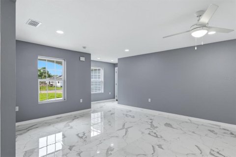 Villa ou maison à vendre à Bradenton, Floride: 5 chambres, 218.78 m2 № 2148260 - photo 12