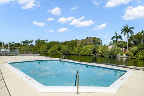 Condo in Aventura, Florida, 2 bedrooms  № 2020500 - photo 24
