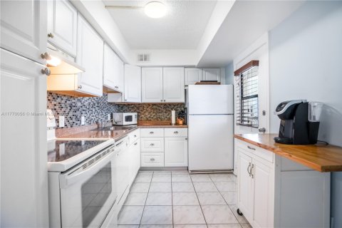 Condo in Aventura, Florida, 2 bedrooms  № 2020500 - photo 11