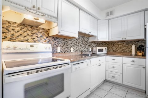 Condo in Aventura, Florida, 2 bedrooms  № 2020500 - photo 9