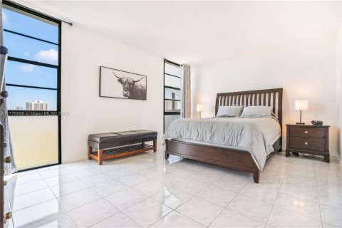 Condo in Aventura, Florida, 2 bedrooms  № 2020500 - photo 18