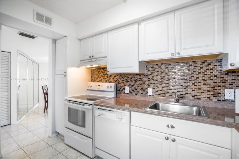 Condo in Aventura, Florida, 2 bedrooms  № 2020500 - photo 10