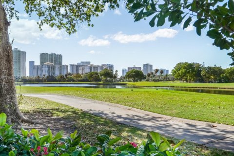 Condo in Aventura, Florida, 2 bedrooms  № 2020500 - photo 2