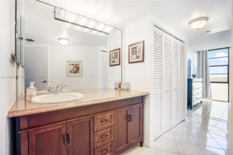 Condo in Aventura, Florida, 2 bedrooms  № 2020500 - photo 16