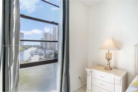 Condo in Aventura, Florida, 2 bedrooms  № 2020500 - photo 15