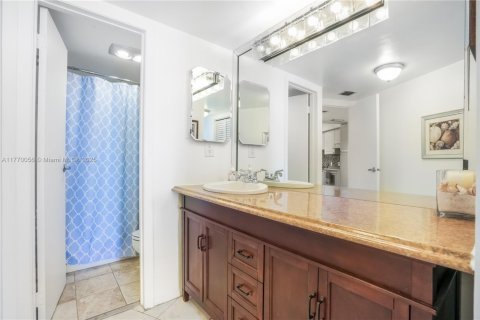 Condo in Aventura, Florida, 2 bedrooms  № 2020500 - photo 17