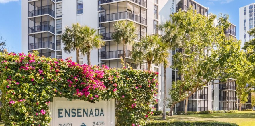 Condo in Aventura, Florida, 2 bedrooms  № 2020500