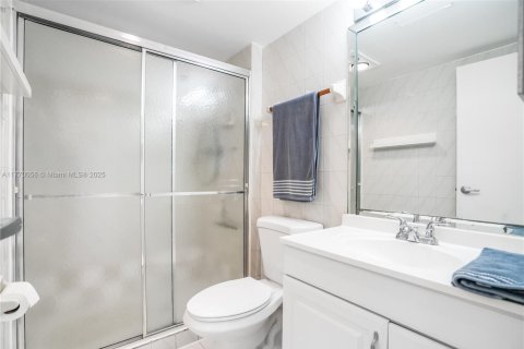 Condo in Aventura, Florida, 2 bedrooms  № 2020500 - photo 12