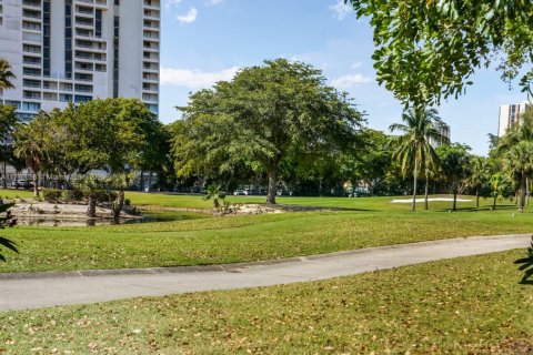 Condo in Aventura, Florida, 2 bedrooms  № 2020500 - photo 23