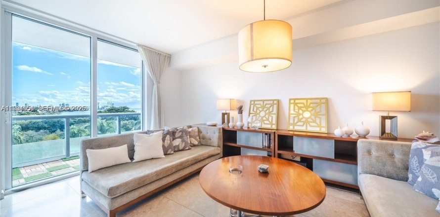 Кондоминиум с 2 спальнями в Майами, Флорида № 1990486