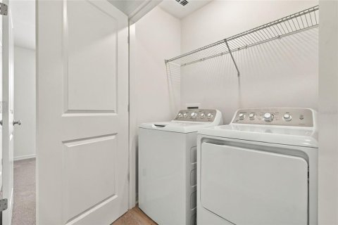 Townhouse in Sarasota, Florida 2 bedrooms, 109.62 sq.m. № 2391539 - photo 25
