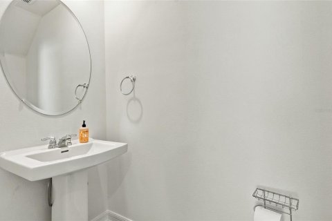 Townhouse in Sarasota, Florida 2 bedrooms, 109.62 sq.m. № 2391539 - photo 11