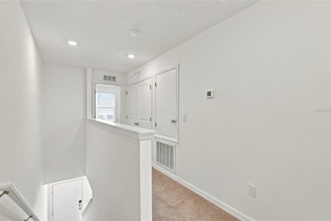 Townhouse in Sarasota, Florida 2 bedrooms, 109.62 sq.m. № 2391539 - photo 13