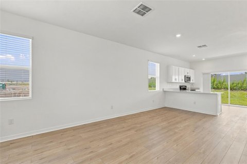 Townhouse in Sarasota, Florida 2 bedrooms, 109.62 sq.m. № 2391539 - photo 9