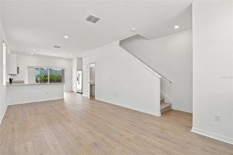 Townhouse in Sarasota, Florida 2 bedrooms, 109.62 sq.m. № 2391539 - photo 7