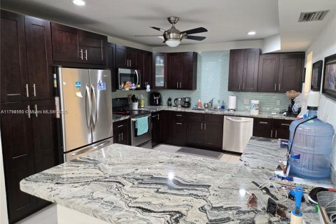 Townhouse in Plantation, Florida 3 bedrooms, 202.06 sq.m. № 1863998 - photo 1