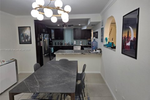 Townhouse in Plantation, Florida 3 bedrooms, 202.06 sq.m. № 1863998 - photo 11