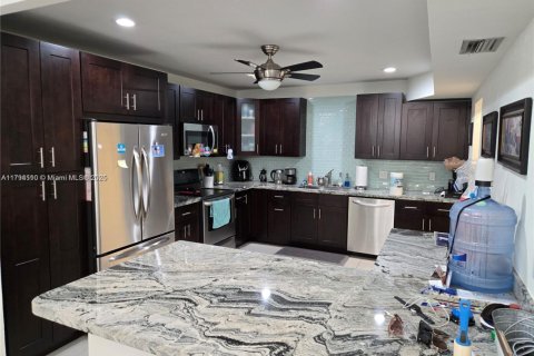 Townhouse in Plantation, Florida 3 bedrooms, 202.06 sq.m. № 1863998 - photo 3