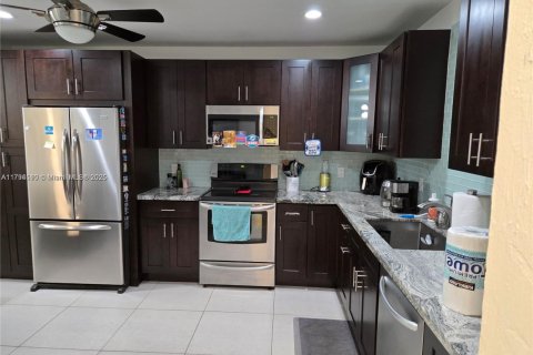 Townhouse in Plantation, Florida 3 bedrooms, 202.06 sq.m. № 1863998 - photo 4