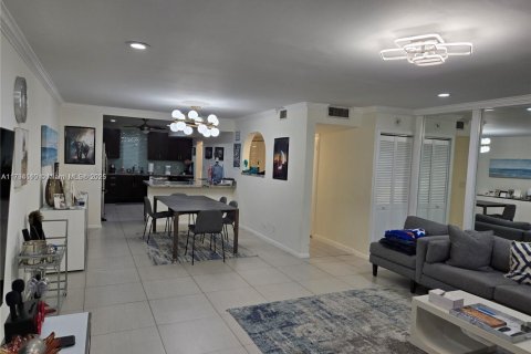Townhouse in Plantation, Florida 3 bedrooms, 202.06 sq.m. № 1863998 - photo 8