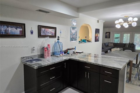 Townhouse in Plantation, Florida 3 bedrooms, 202.06 sq.m. № 1863998 - photo 2