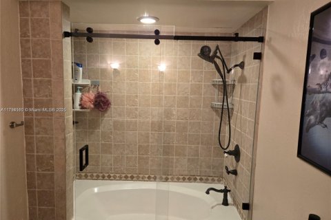 Townhouse in Plantation, Florida 3 bedrooms, 202.06 sq.m. № 1863998 - photo 23