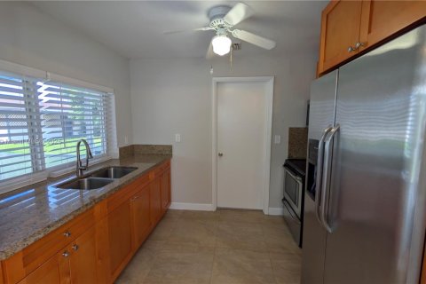 House in Tamarac, Florida 2 bedrooms, 80.64 sq.m. № 1945521 - photo 27