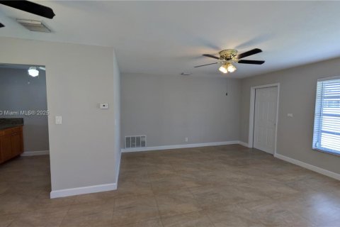 House in Tamarac, Florida 2 bedrooms, 80.64 sq.m. № 1945521 - photo 21