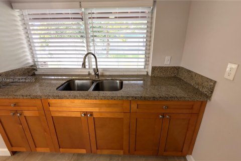 House in Tamarac, Florida 2 bedrooms, 80.64 sq.m. № 1945521 - photo 30