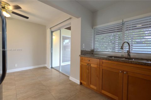 House in Tamarac, Florida 2 bedrooms, 80.64 sq.m. № 1945521 - photo 29