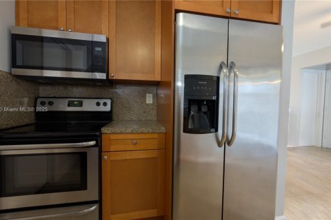 House in Tamarac, Florida 2 bedrooms, 80.64 sq.m. № 1945521 - photo 25