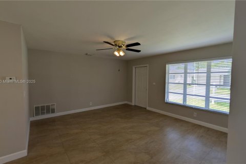 House in Tamarac, Florida 2 bedrooms, 80.64 sq.m. № 1945521 - photo 14