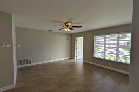 House in Tamarac, Florida 2 bedrooms, 80.64 sq.m. № 1945521 - photo 15