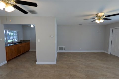 House in Tamarac, Florida 2 bedrooms, 80.64 sq.m. № 1945521 - photo 20