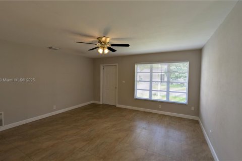 House in Tamarac, Florida 2 bedrooms, 80.64 sq.m. № 1945521 - photo 22