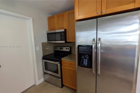 House in Tamarac, Florida 2 bedrooms, 80.64 sq.m. № 1945521 - photo 26