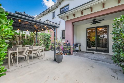 Купить таунхаус в Майами, Флорида 3 спальни, 154.22м2, № 2055817 - фото 28
