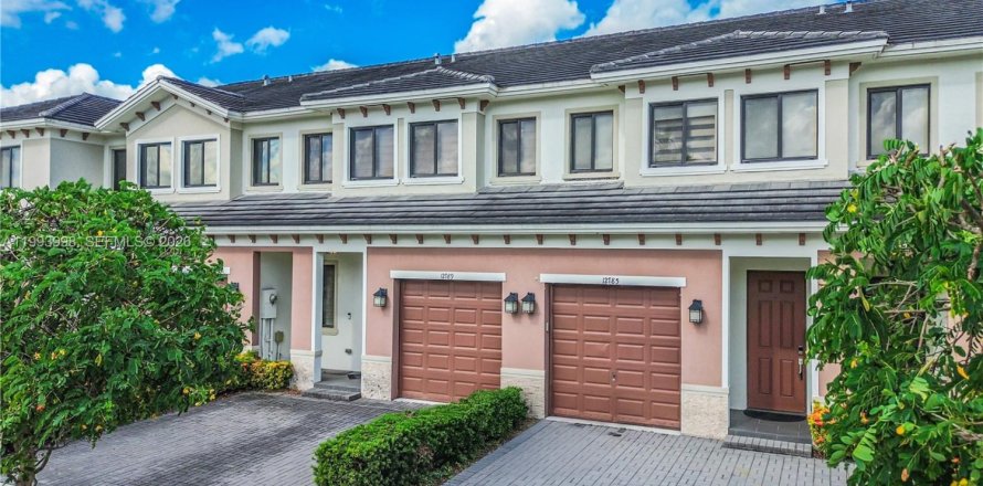 Таунхаус в Майами, Флорида 3 спальни, 154.22м2 № 2055817