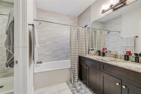 Купить таунхаус в Майами, Флорида 3 спальни, 154.22м2, № 2055817 - фото 15