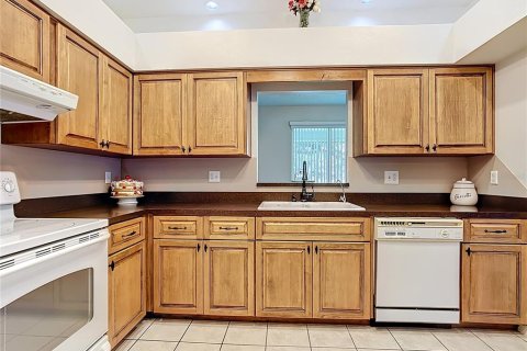 House in Winter Haven, Florida 3 bedrooms, 198.44 sq.m. № 1853563 - photo 17