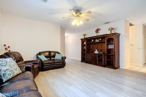 House in Winter Haven, Florida 3 bedrooms, 198.44 sq.m. № 1853563 - photo 10