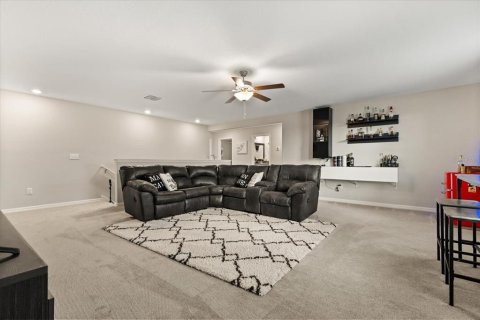 House in Tampa, Florida 6 bedrooms, 312.34 sq.m. № 1805501 - photo 15