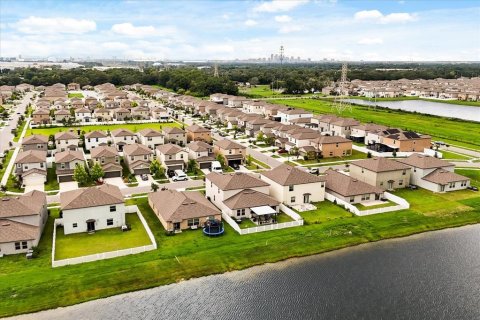 House in Tampa, Florida 6 bedrooms, 312.34 sq.m. № 1805501 - photo 30
