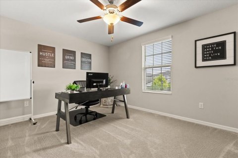 House in Tampa, Florida 6 bedrooms, 312.34 sq.m. № 1805501 - photo 23