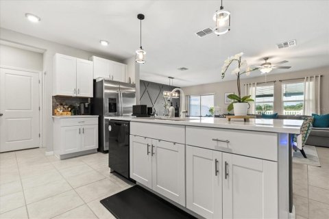 House in Tampa, Florida 6 bedrooms, 312.34 sq.m. № 1805501 - photo 7