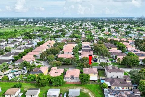 Casa en venta en Miami, Florida, 3 dormitorios, 253.34 m2 № 2002101 - foto 5